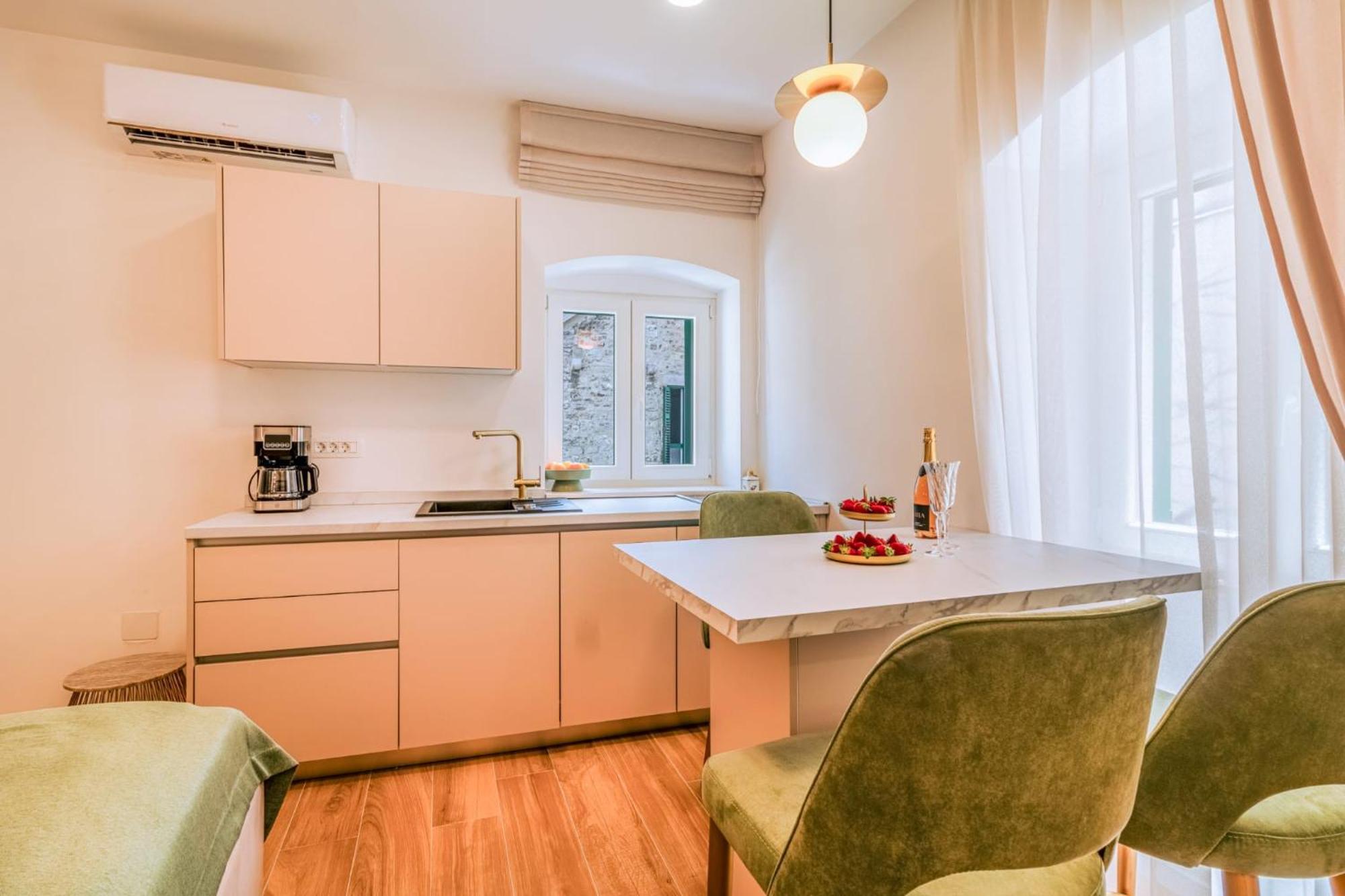 Luxury 2 Bedroom-2 Bathroom Apartment & Studio App With Rooftop Terrace Split Eksteriør bilde