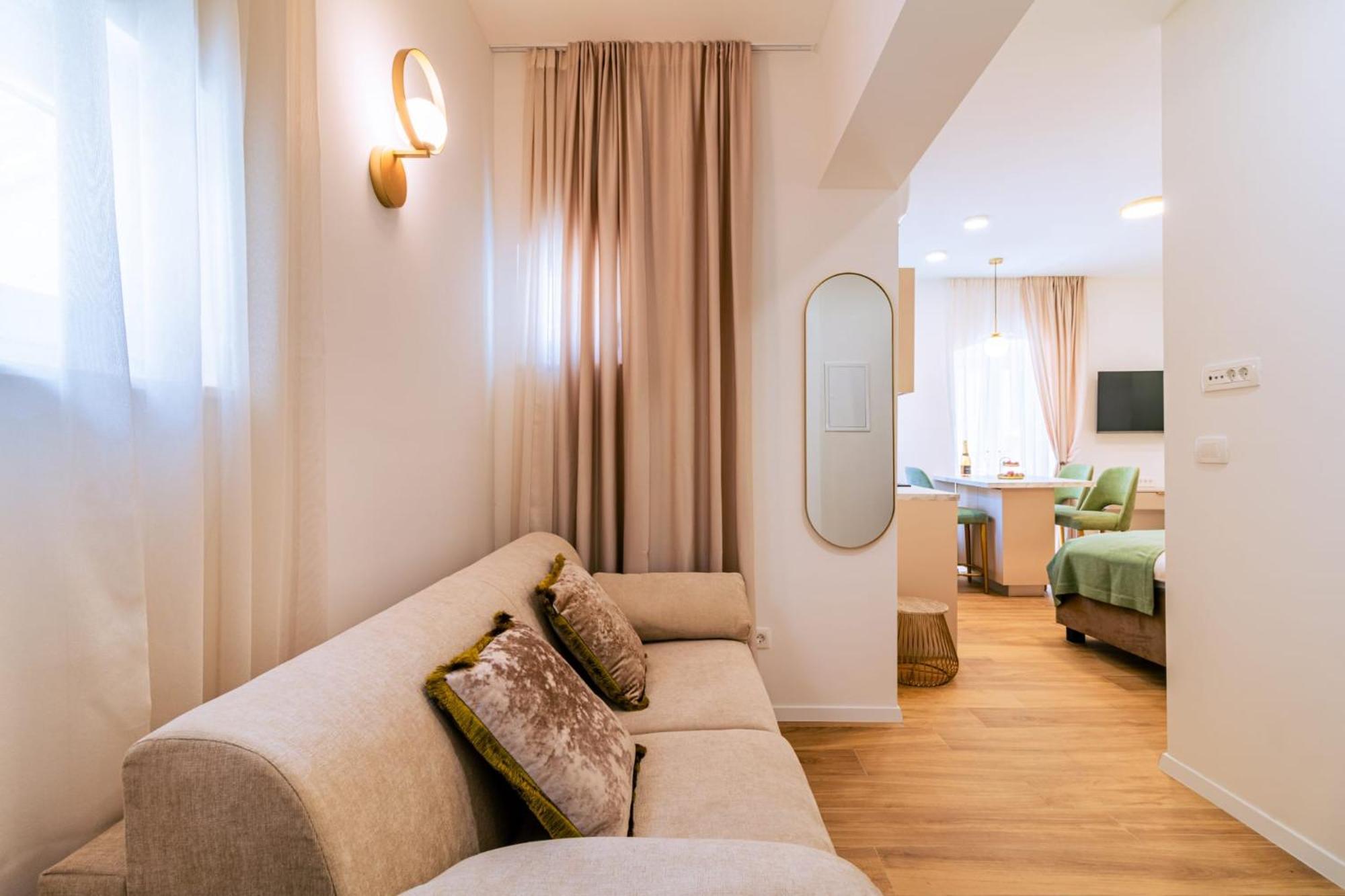 Luxury 2 Bedroom-2 Bathroom Apartment & Studio App With Rooftop Terrace Split Eksteriør bilde
