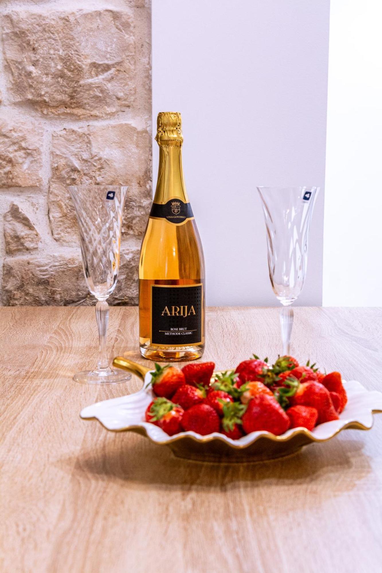 Luxury 2 Bedroom-2 Bathroom Apartment & Studio App With Rooftop Terrace Split Eksteriør bilde