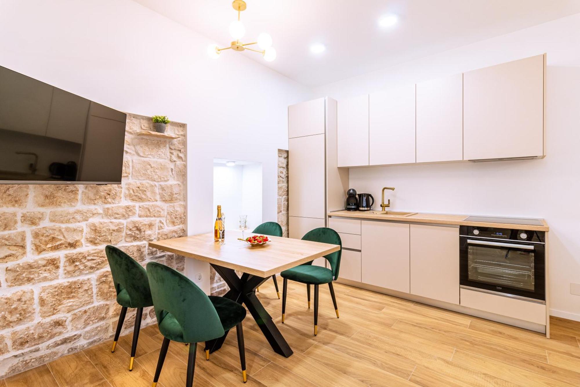 Luxury 2 Bedroom-2 Bathroom Apartment & Studio App With Rooftop Terrace Split Eksteriør bilde