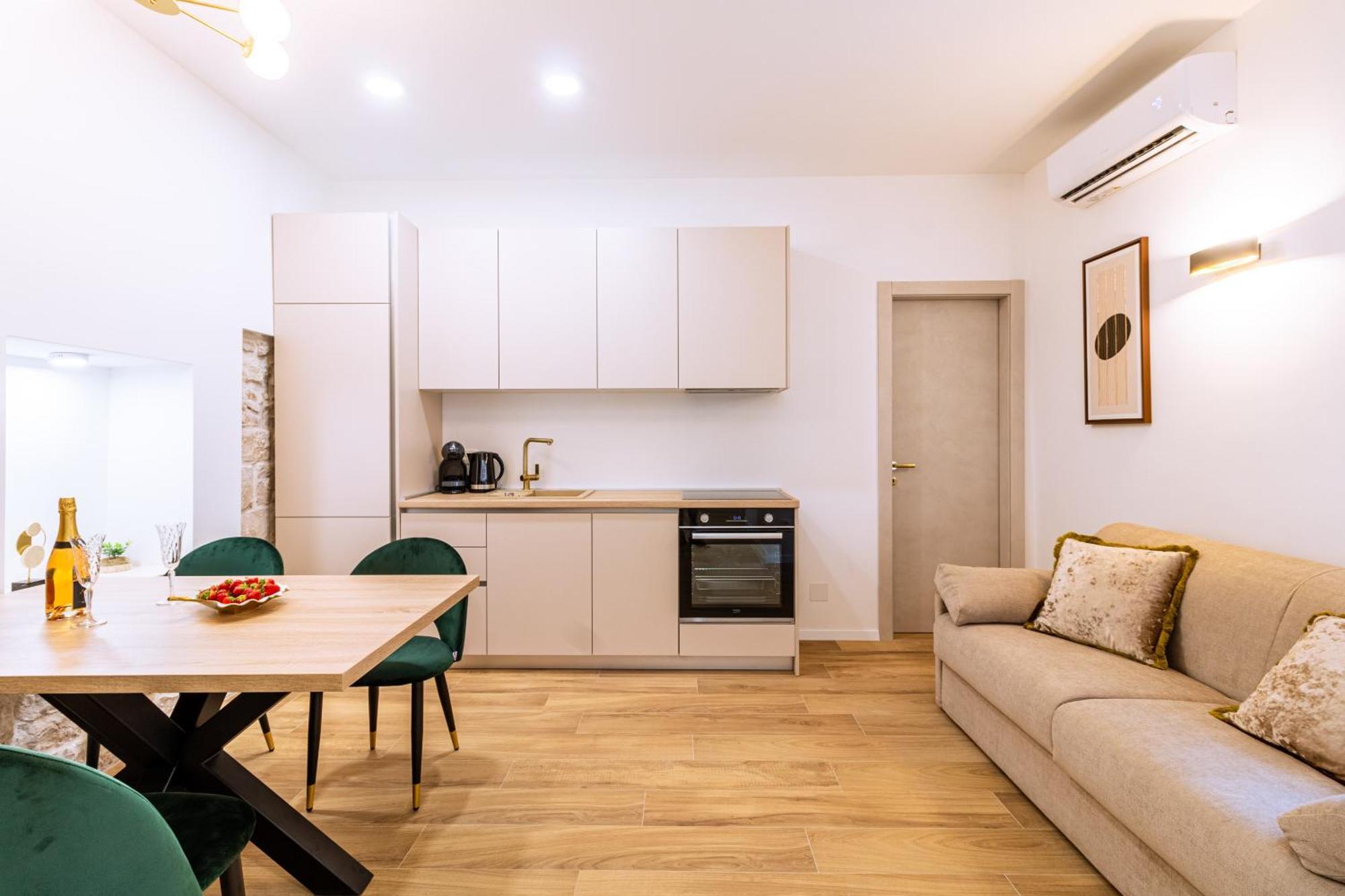 Luxury 2 Bedroom-2 Bathroom Apartment & Studio App With Rooftop Terrace Split Eksteriør bilde
